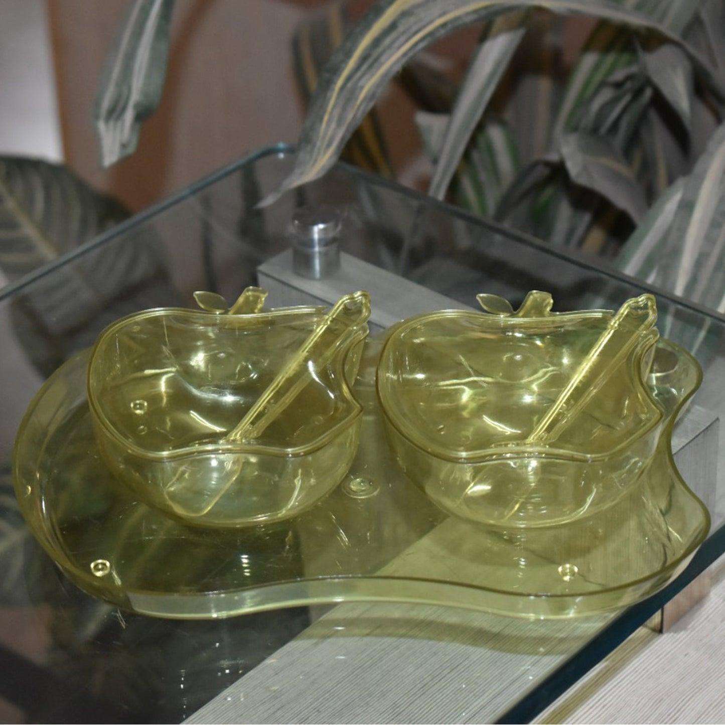 Apple Shape Tray Bowl Used For Serving Snacks And Various Food Stuffs. - Springkart