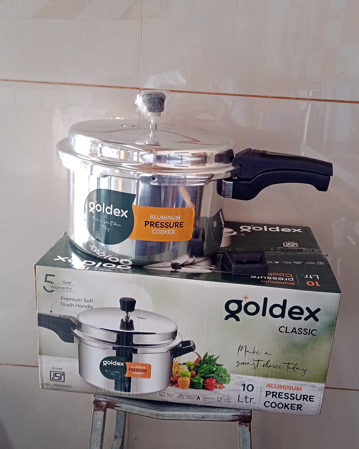 Aluminium Classic Goldex Pressure Cookers With Outer Lid (10 Litres / 5-Year warranty) - Springkart