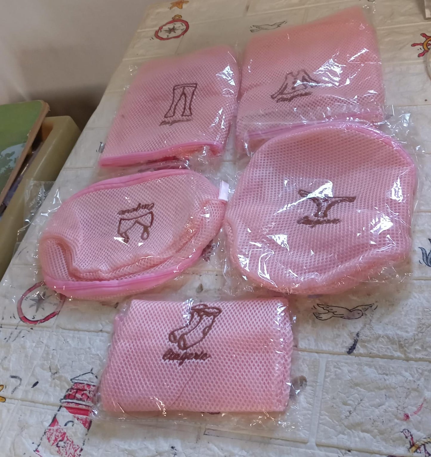 5pc Zippered Mesh Laundry Wash Bags Foldable Delicates Lingerie Socks, Underwear Blouse, Hosiery, Stocking and Lingerie Washing Machine Clothes Protection Net (5 Pc Set) - Springkart