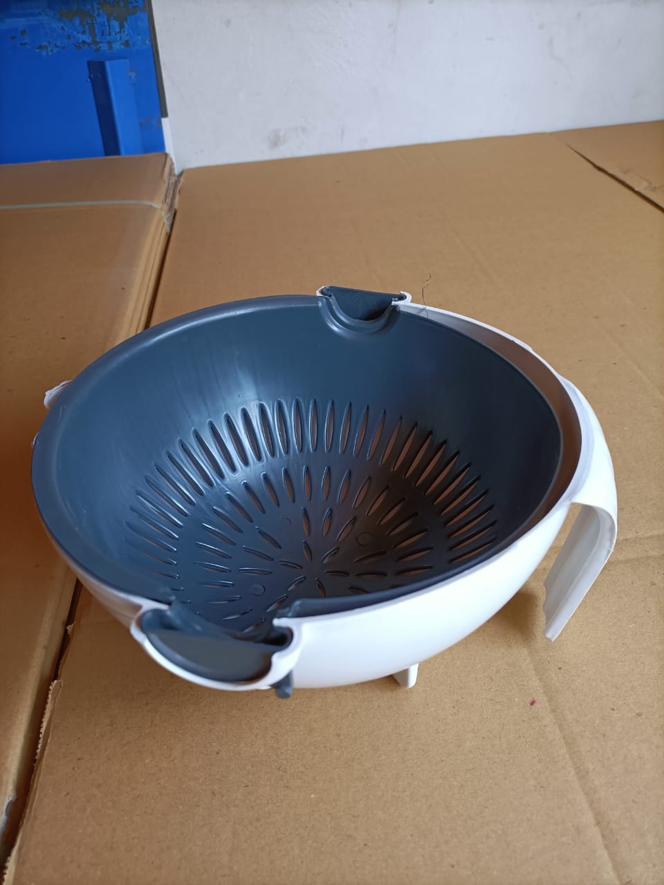 Multi-Functional Washing Fruits and Vegetables Bowl & Strainer with Handle - Springkart