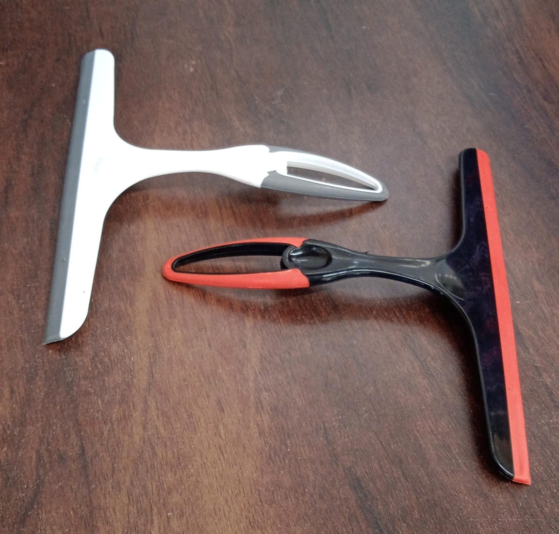 Plastic Kitchen Wiper | Ideal for Kitchen Platform, Windows, Glass, & Car Windshield | Silicone Head | Multicolor | Pack of 1 pc - Springkart