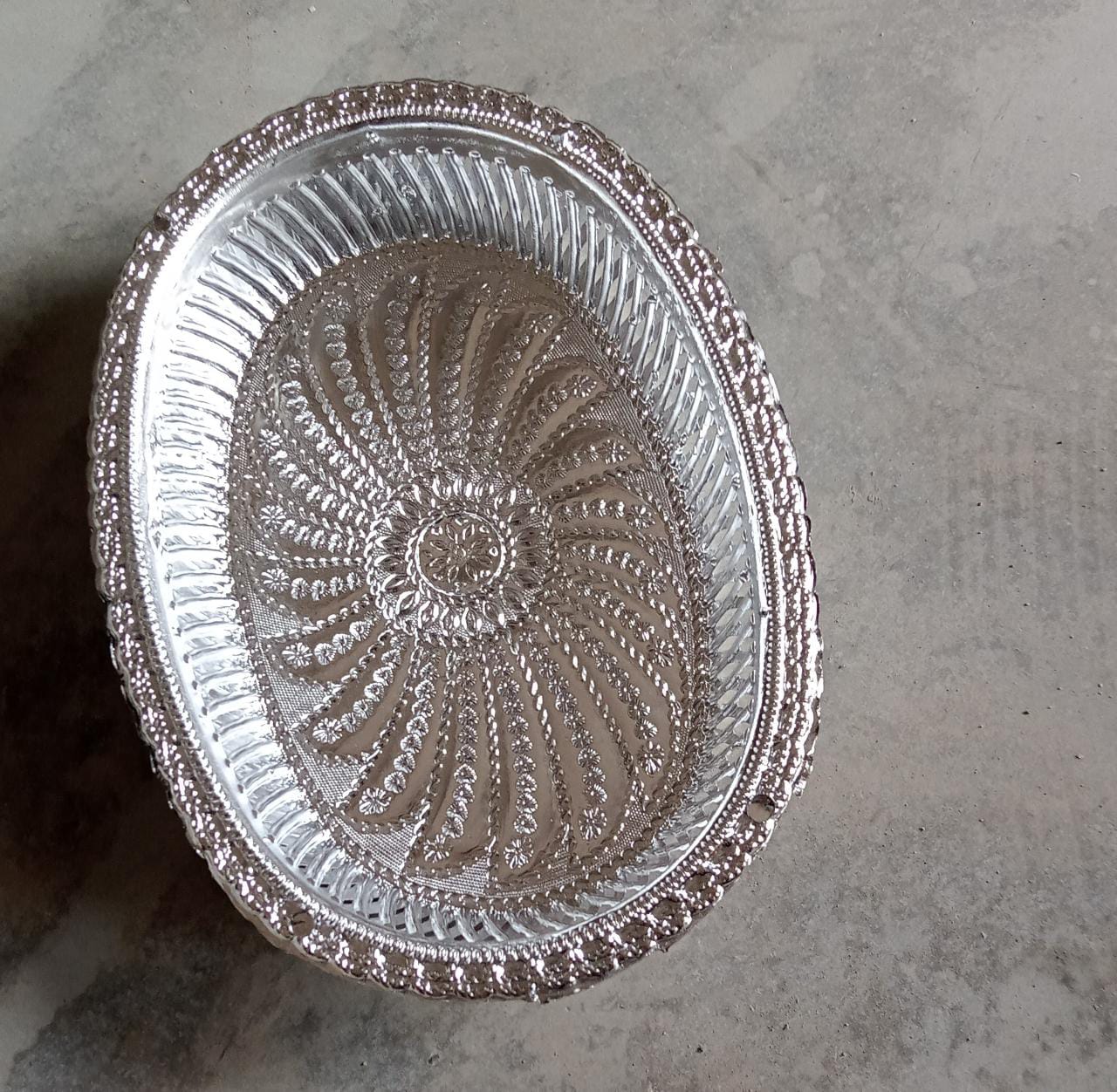 Multipurpose Royal Design Oval Silver Gift Tray - Springkart