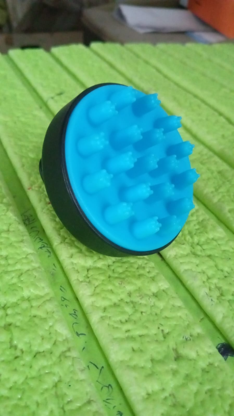 Hair Scalp Massager Shampoo Brush Comb (1 Pc) - Springkart