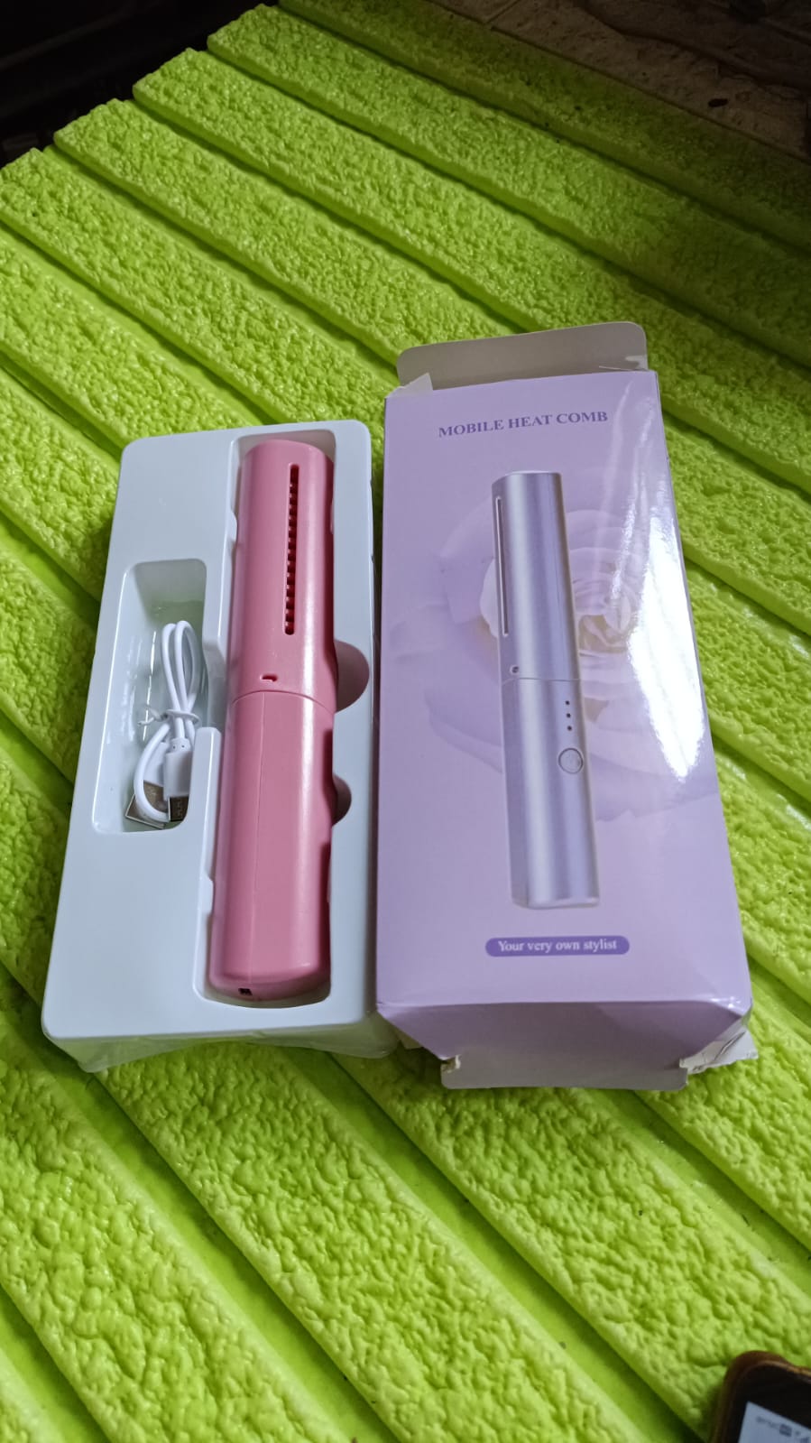 Rechargeable Mini Hair Straightener, Travel Portable USB Charging Cordless Hair Straightener Bursh, Three Temperature Adjustments Flat Iron Comb (1 Pc) - Springkart