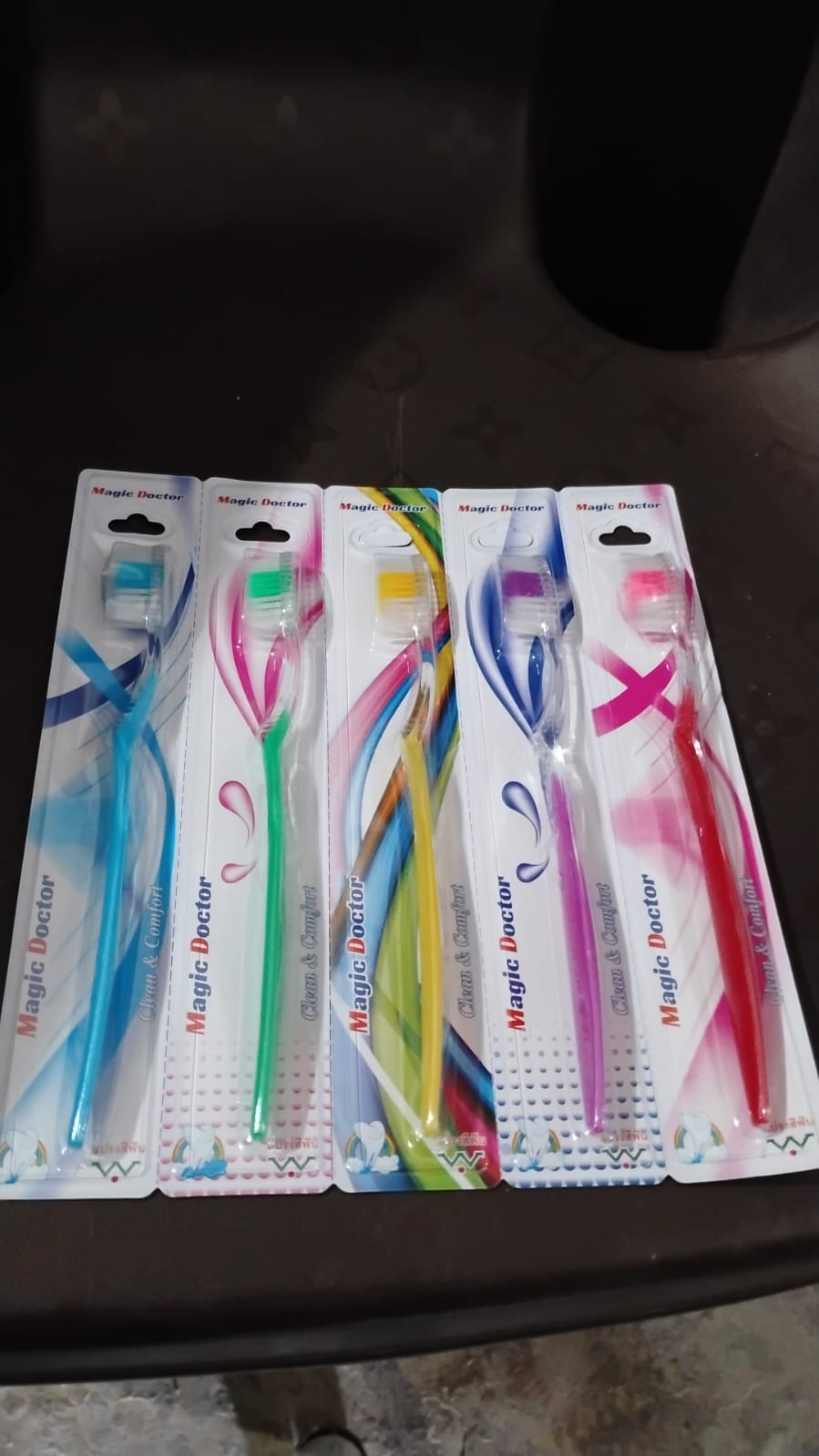Premium Plastic Toothbrush (1 Pc / Mix Color) - Springkart