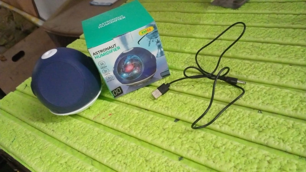 Astronaut Humidifier, Ball Shape Humidifier (1 Pc / 110 ML) - Springkart