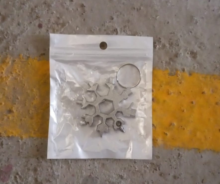 Durable & Portable 18 in 1 Snowflake Multi-Tool, Snowflake Bottle Opener Flat Phillips Screwdriver Kit Wrench - Springkart