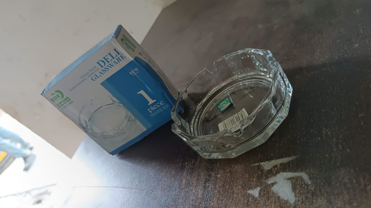 Transparent Ashtray Cigarettes Holder Home Office and Bar Tone Hotel Restaurant Indoor (1 pc) - Springkart