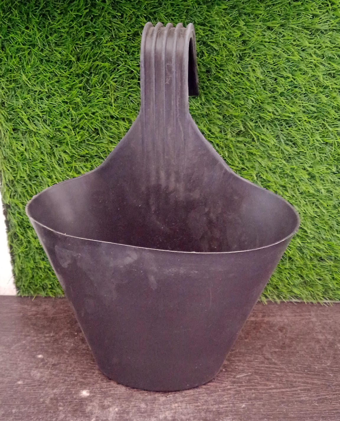 Hanging Planter Pot used for storing and holding plants and flowers in it and this is widely used in in all kinds of gardening and household places etc. - Springkart