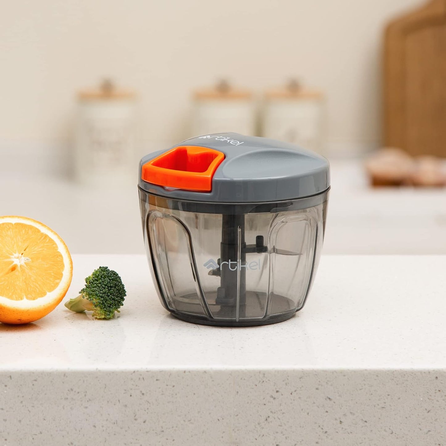 Artikel Manual Chopper with Storage Lid | Chops Vegetables, Nuts & Fruits | Meat Mincer | Medium - 650 mlGrey & Orange - Springkart