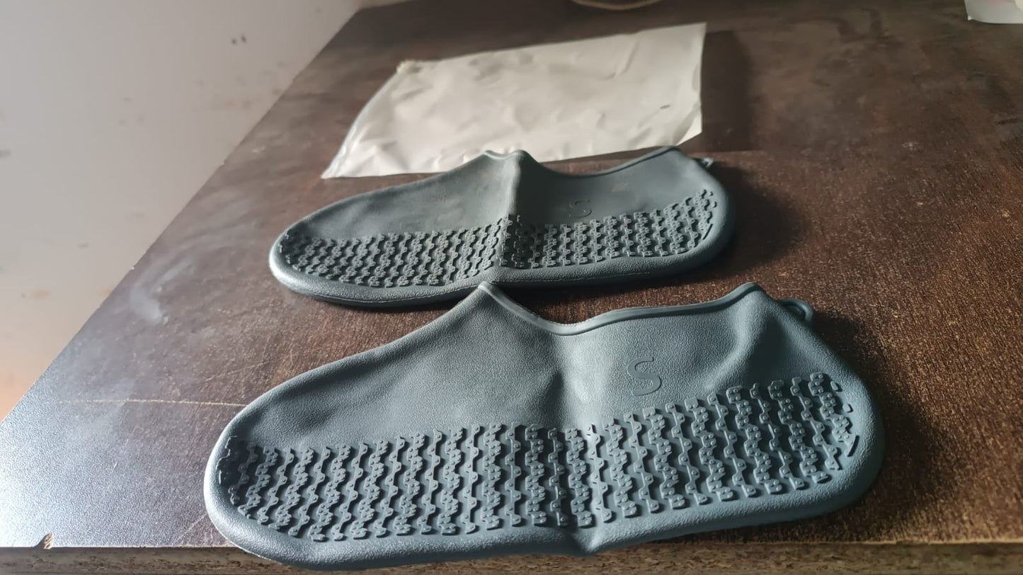 Non-Slip Silicone Reusable Waterproof Rain Shoes Covers (1 Pair / Small / Mix Color) - Springkart
