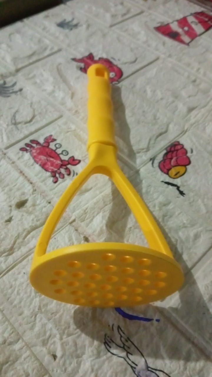 Kitchen Food Masher, Fruit Tool Masher, Professional Masher Kitchen Tool, Kitchen Masher with Comfortable Grip, Heavy Duty Potato masher Perfect for Bean Vegetable Fruits Masher (1 Pc) - Springkart