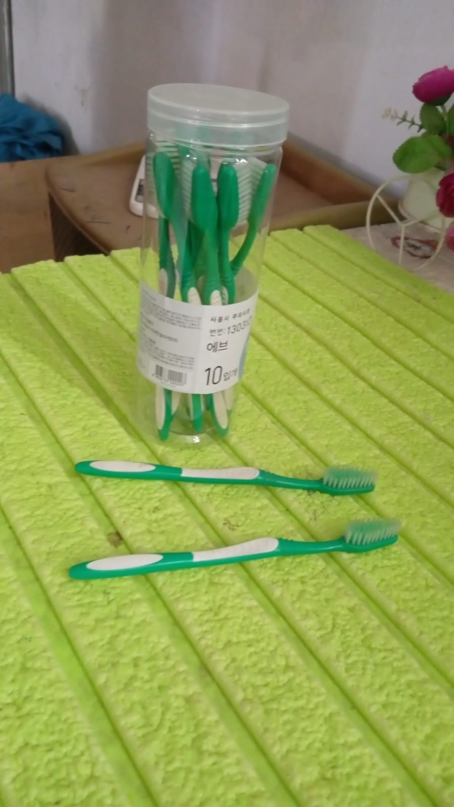 Plastic Toothbrush With Plastic Round Box for Men and Women, Kids, Adults Plastic Toothbrush (10 pcs Set) - Springkart