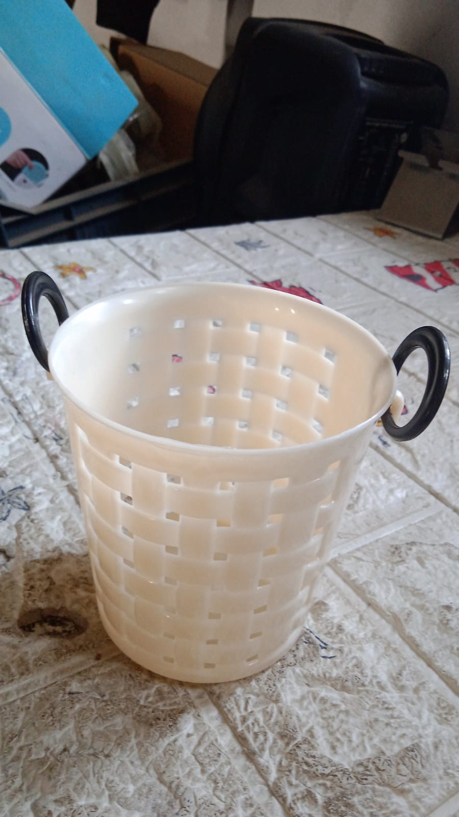 Multifunctional Plastic Round Multi-Purpose Toothpaste Stationary Pen Pencil Holder, Mini Desk Office Desktop Stationery Organizer Bathroom Shelves for Adults (1 Pc) - Springkart