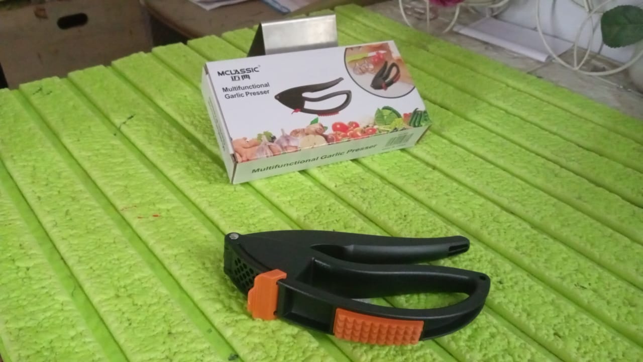 Multifunctional Garlic Press, Garlic Mincing & Crushing Tool (1 Pc) - Springkart