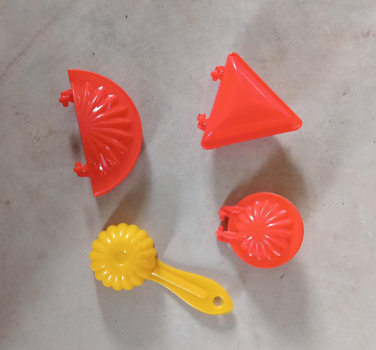 4 Pcs Plastic Red Kitchen Tool Mould Dough Press - Springkart