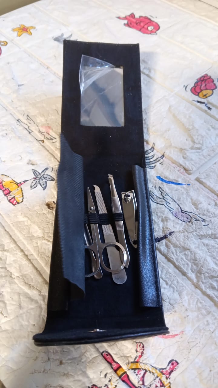 6-in-1 Nail Care Kit: Clippers, Trimmers, Mirror & Travel Case - Springkart