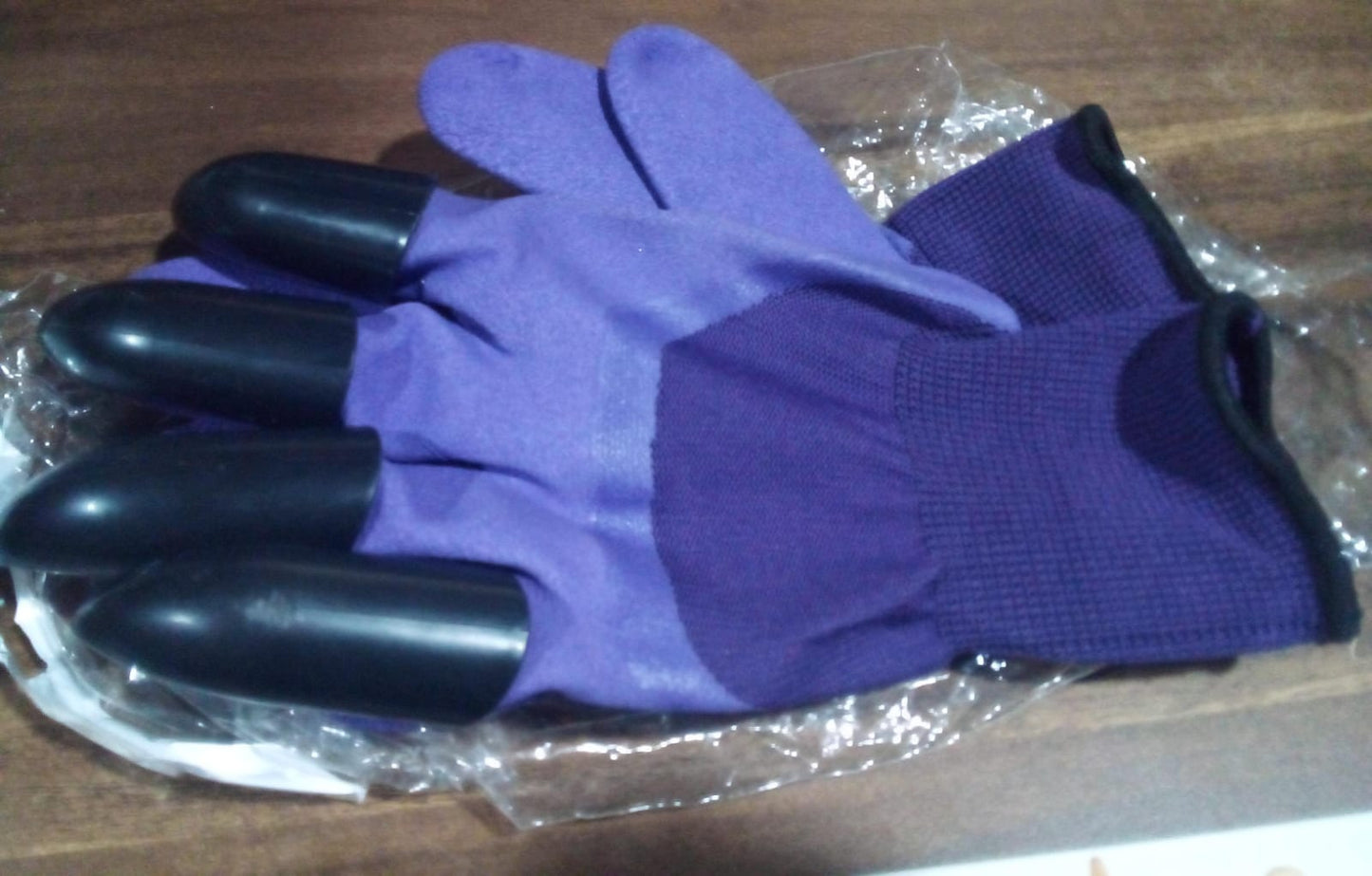 Garden Farming Gloves With Hand Fingertips & Plastic Claws (1 Pair) - Springkart