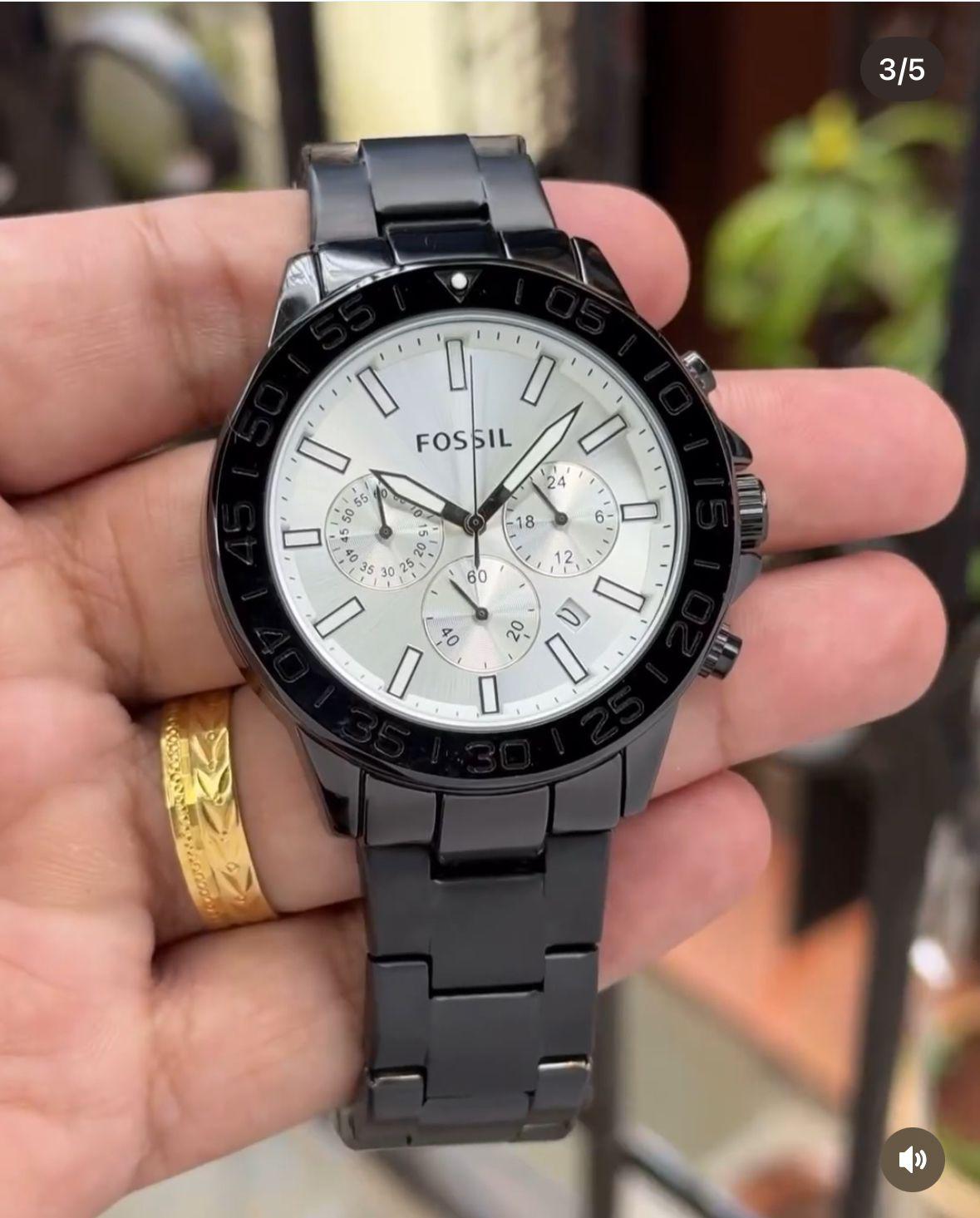 Fossil Bannon timepiece is expertly crafted with a Rosegold 3 Link Metal Strap - Springkart