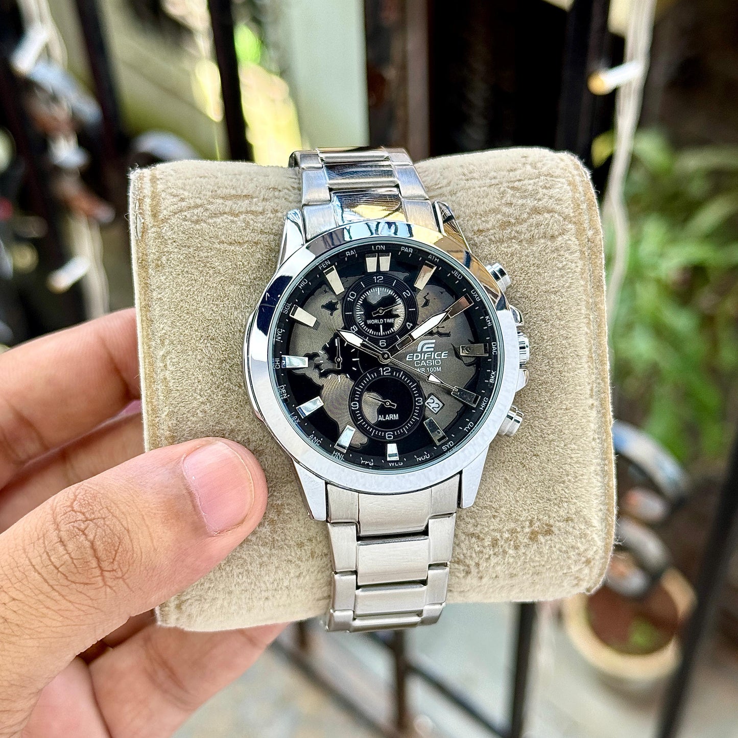 Casio watches are technologically advanced and equipped with functions that meet the requirements of all people. Show off this World Map Series by Edifice - Springkart