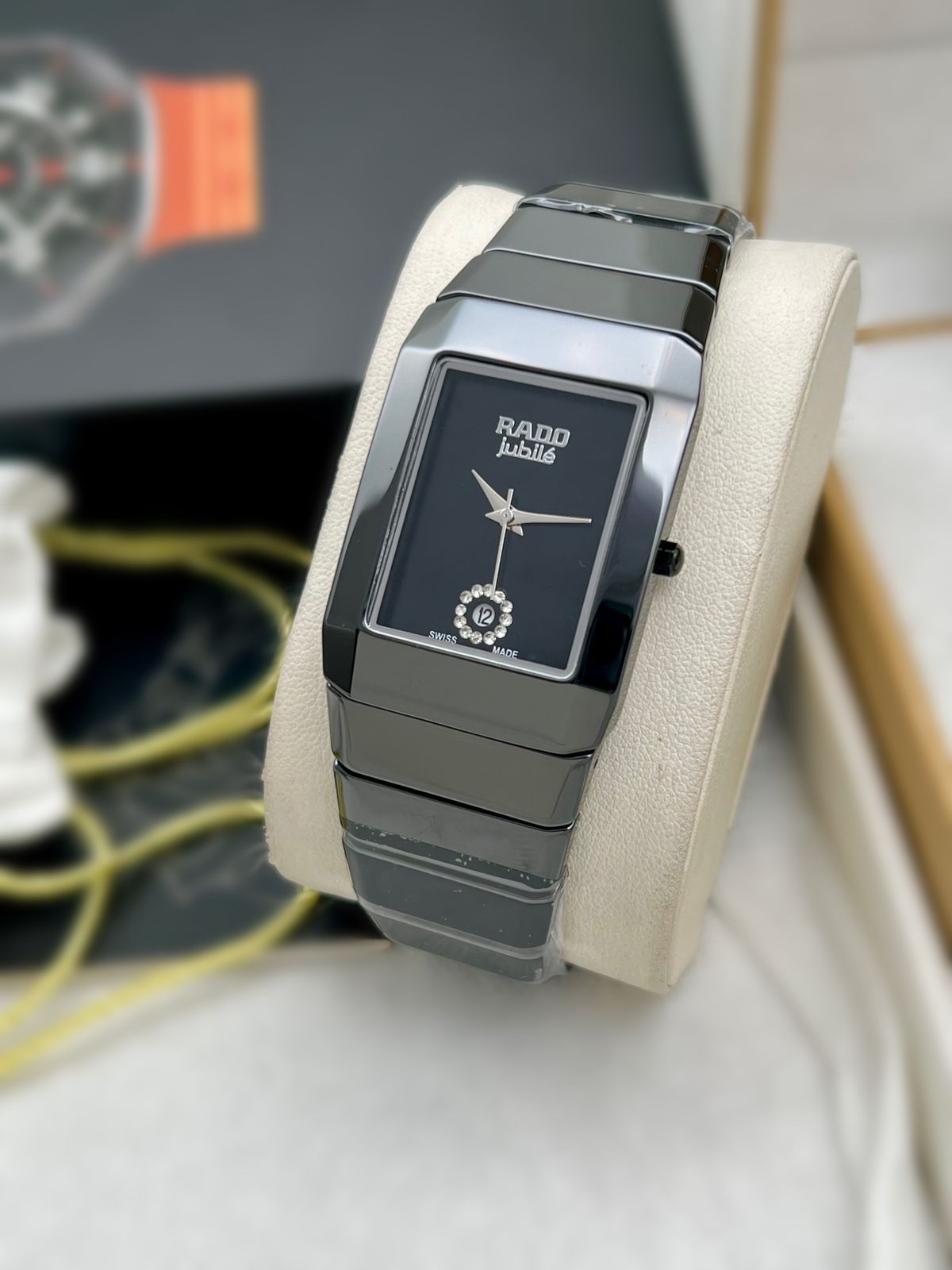 The Ceramic Rado jubilé True Round combines elegance with durability