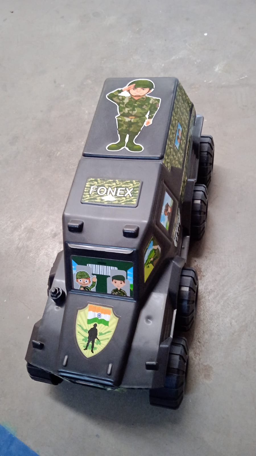 Big Military 8-wheel Plastic Car Toy (1 Pc) - Springkart