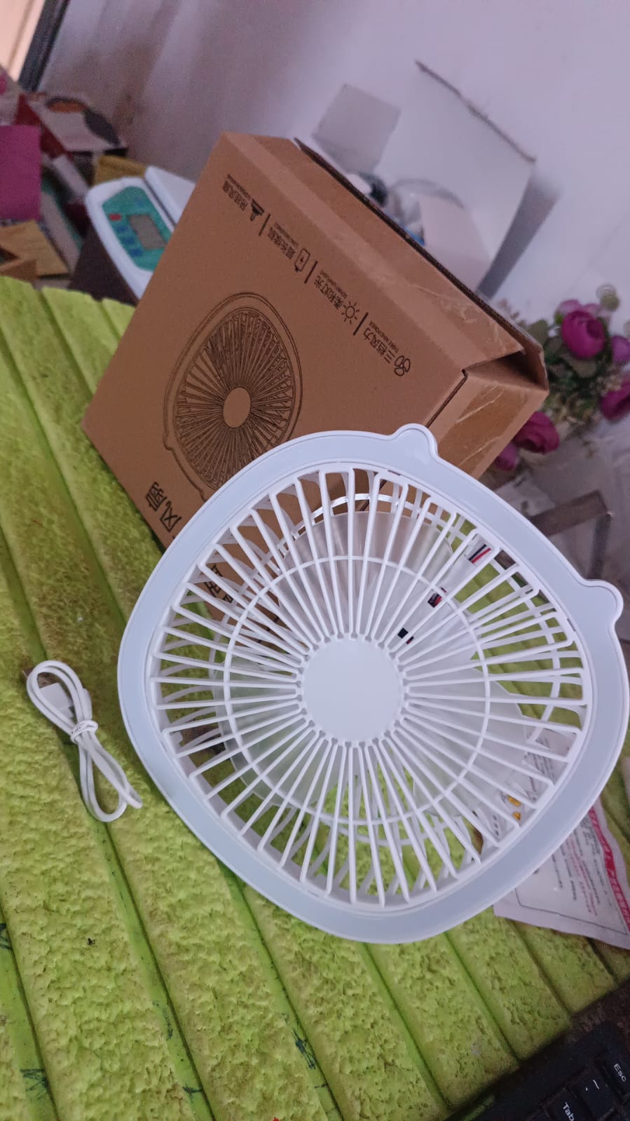 USB PORTABLE MINI DESK FAN WITH LIGHT & COLOR BOX (1 PC / Mix Color) - Springkart