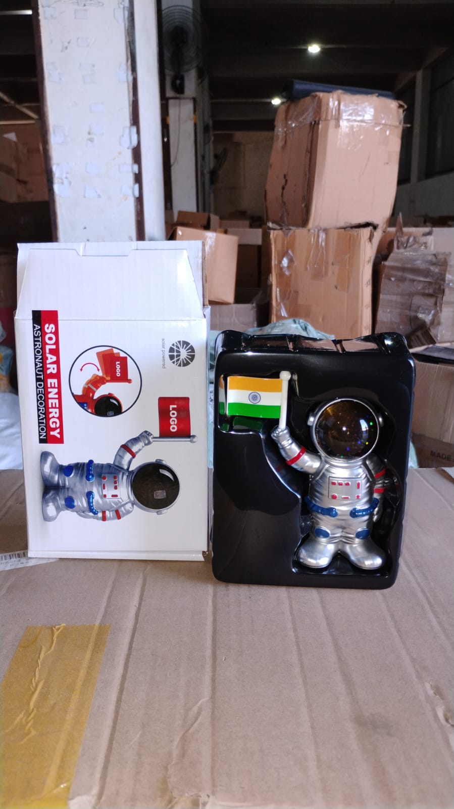 Solar Power Astronaut Ornament Moving Hand with Indian Flag (1 Pc) - Springkart