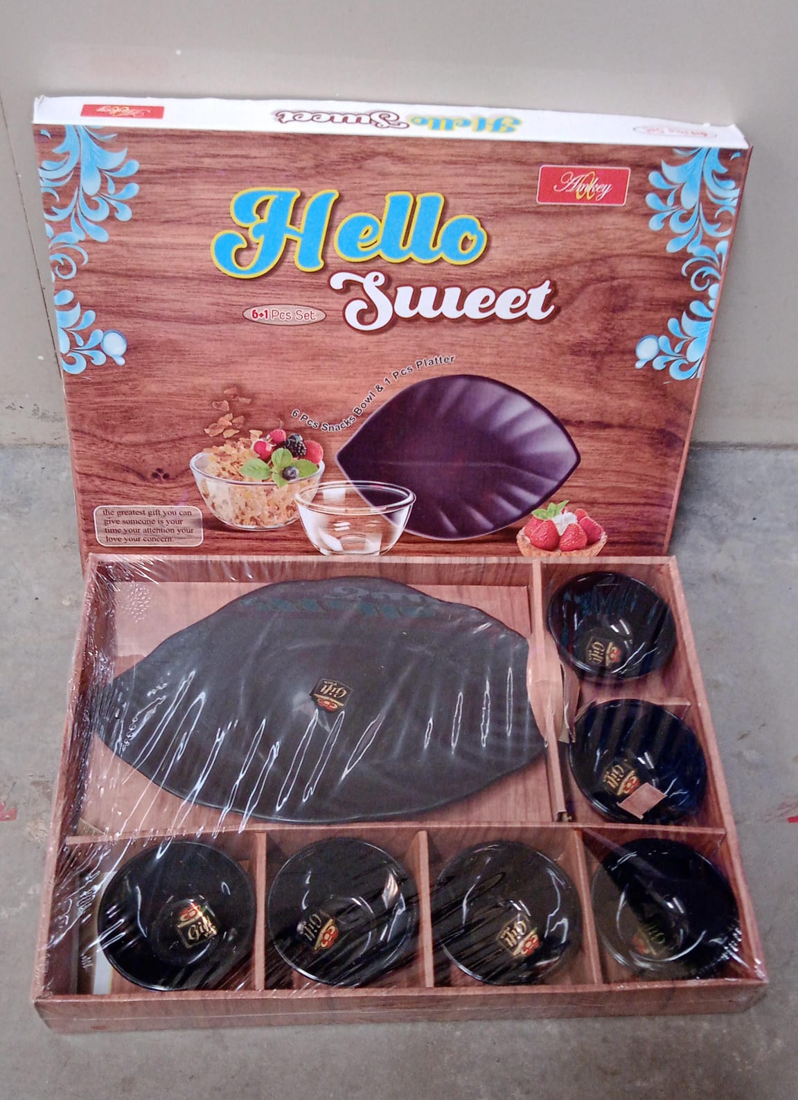 Hello Sweet Round Ceramic Snacks Bowl With Plastic Leaf shape Serving platter Portable, Lightweight Breakfast, Serving Bowl | Ideal for Rice, Pasta, Desserts Home & Kitchen Serving Bowl & platter (7 Pcs set) - Springkart