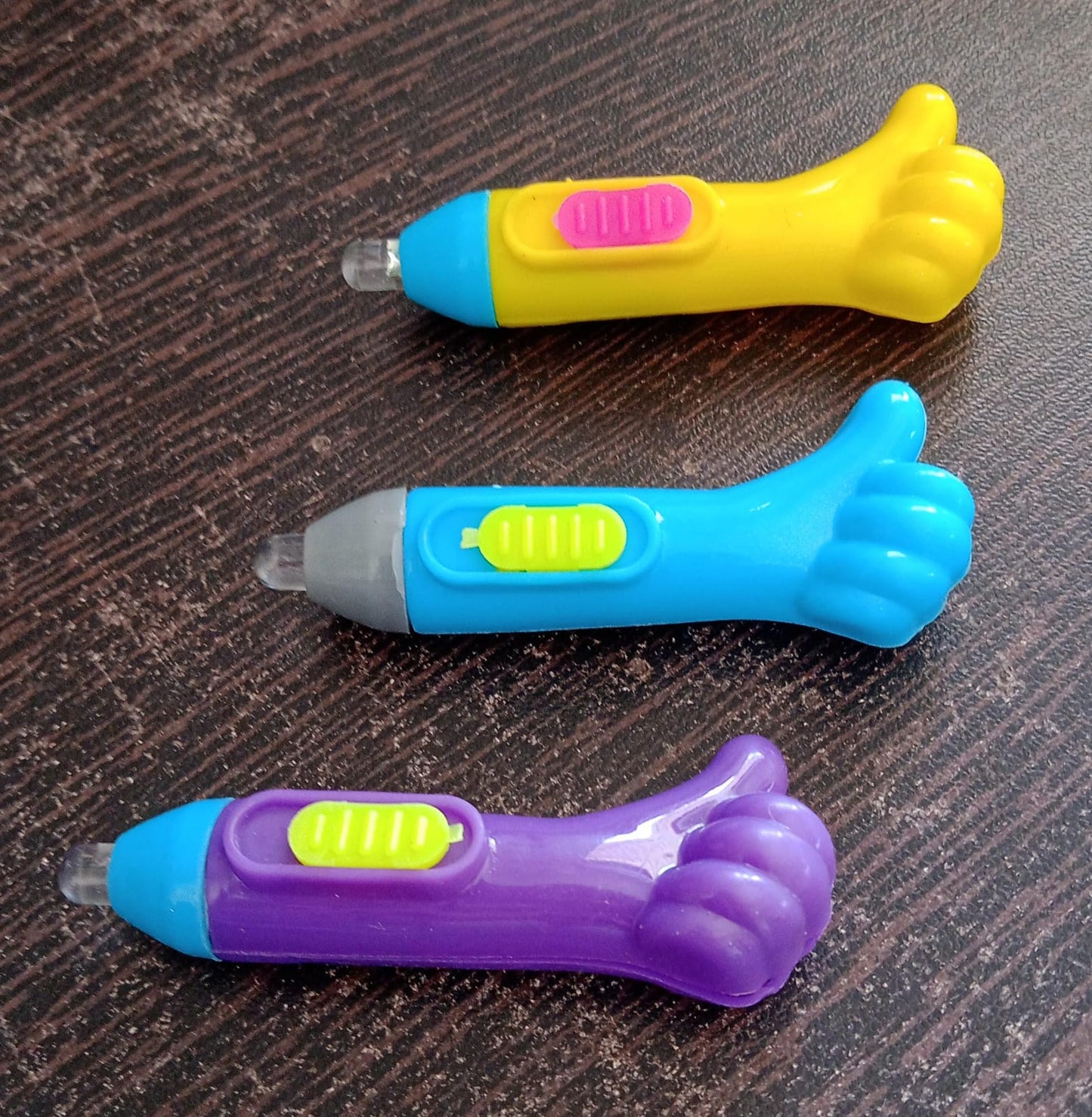 Thumb shaped light, lightning keychain, lightning toy, thumb shape LED light - Springkart