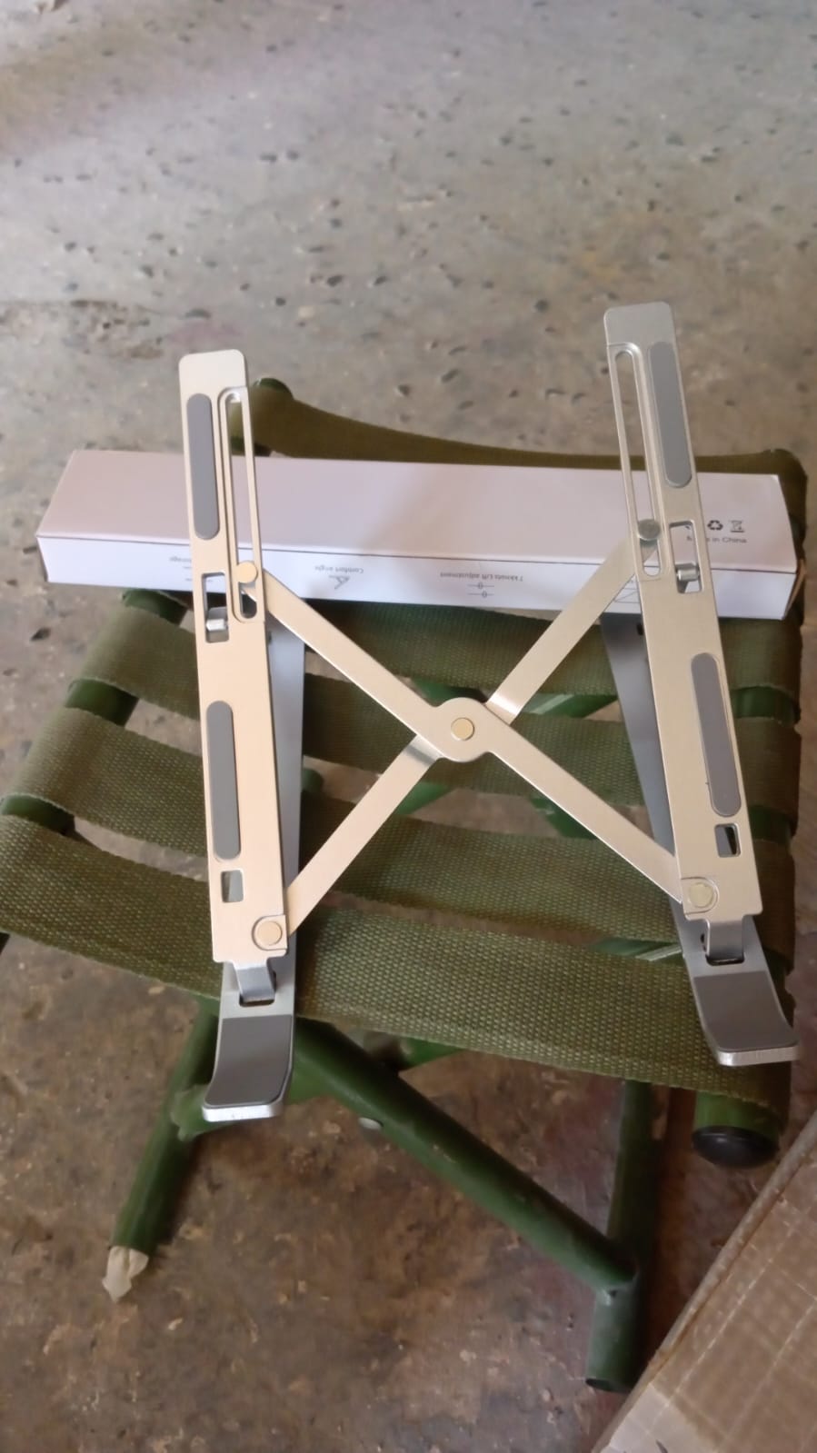 Metal Portable Laptop Stand, with 7 Adjustable Angles (1 Pc) - Springkart