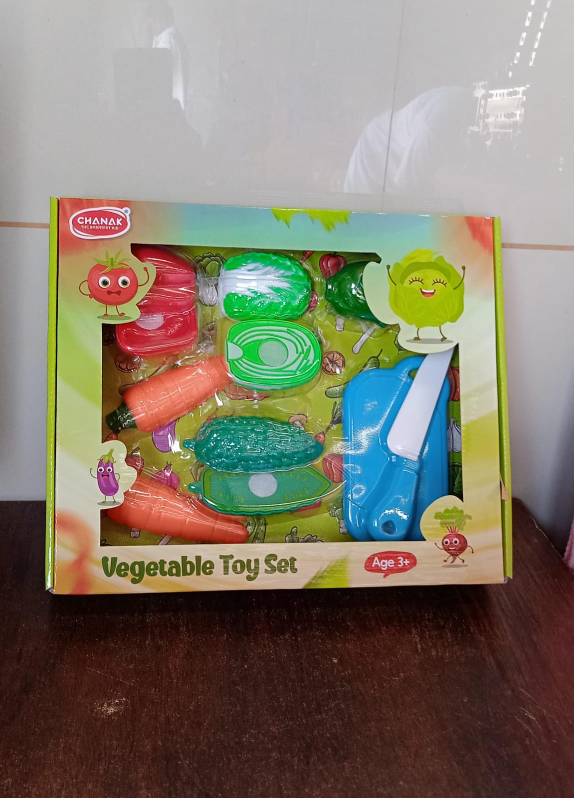 Realistic slice-able fruits and vegetables cut in 2 part play toy set - Springkart