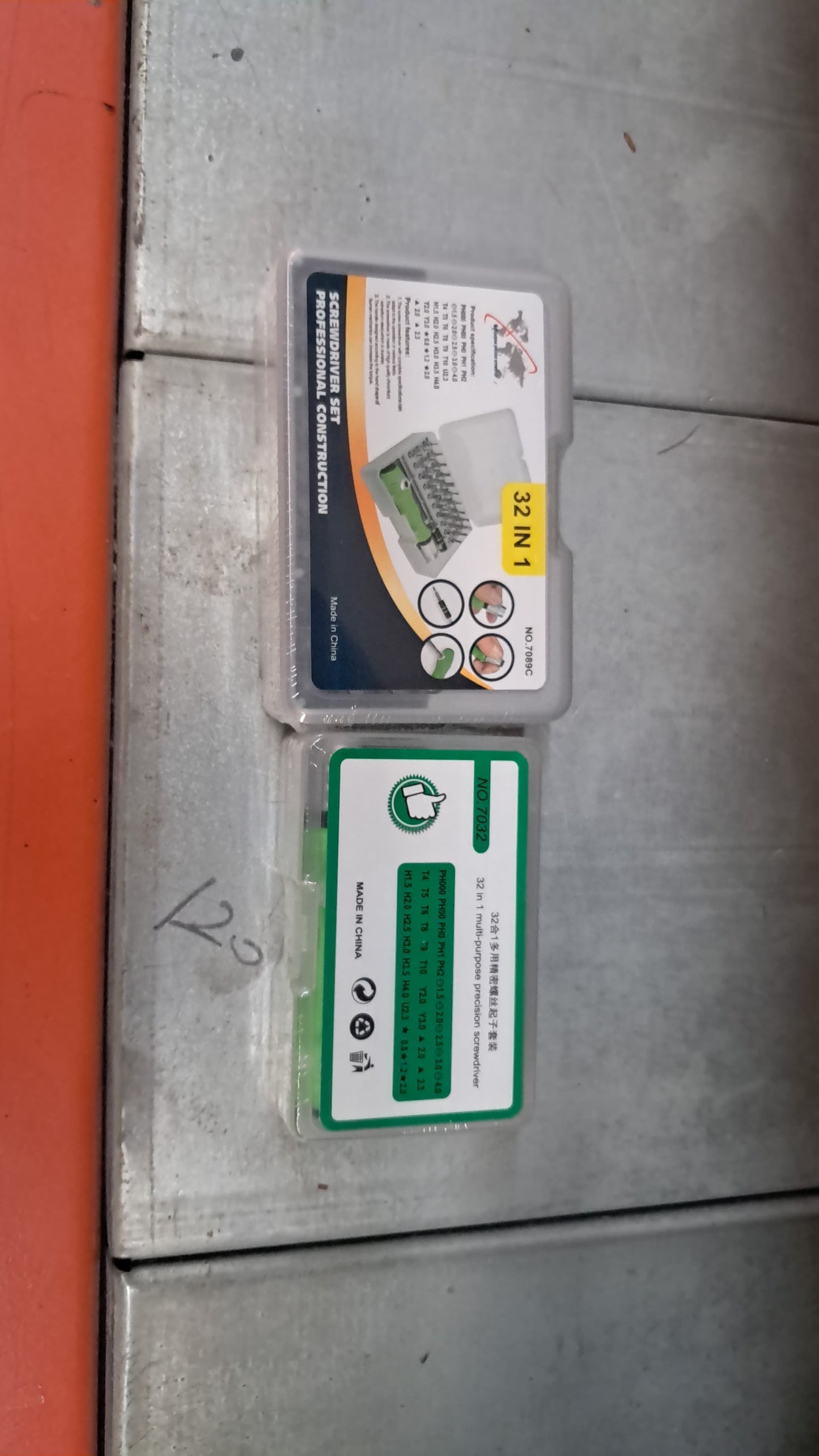 32 in 1 Mini Screwdriver Bits Set with Magnetic Flexible Extension Rod - Springkart