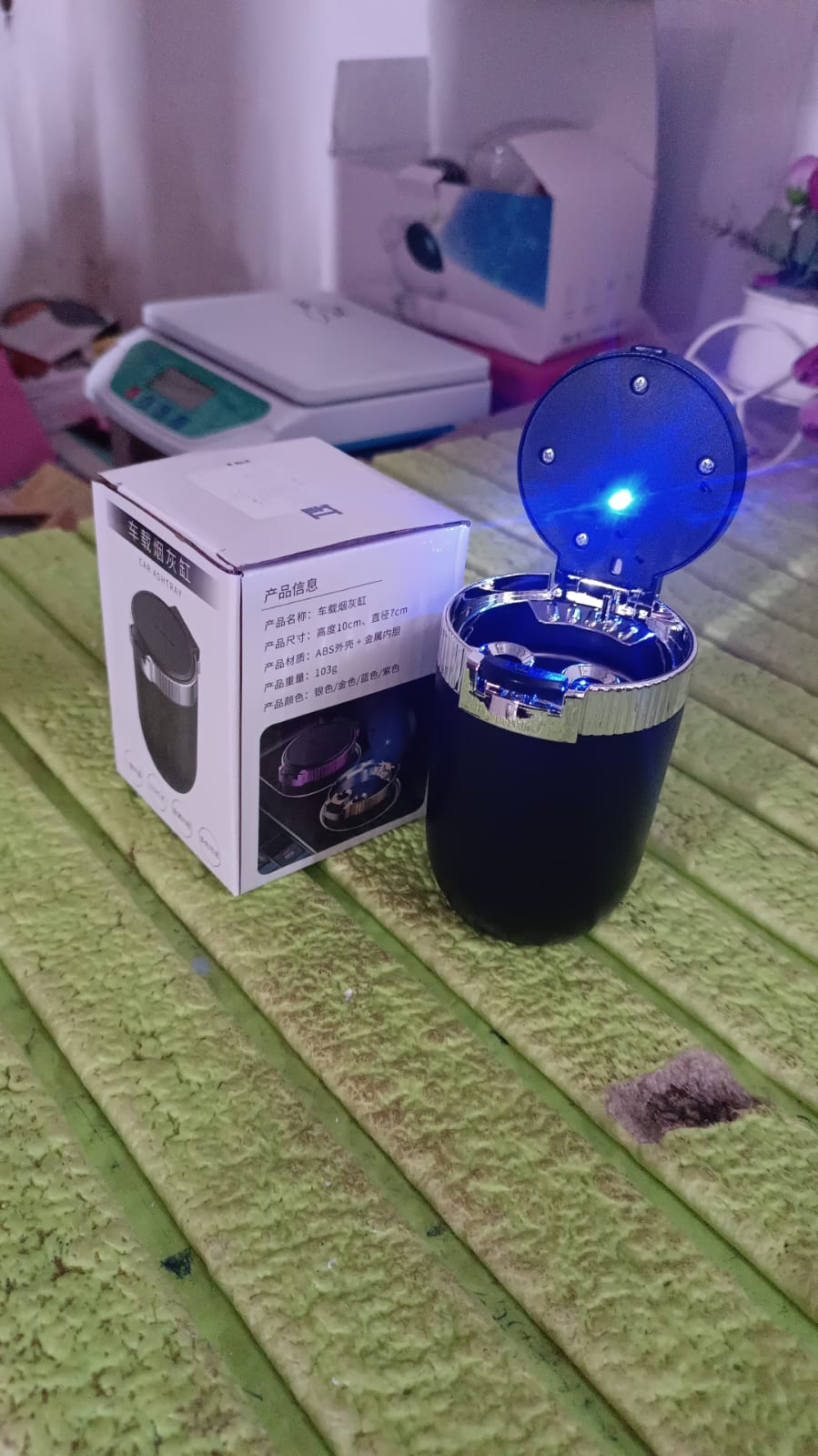 Portable Car Ashtray with Lid and Blue LED Light (1 Pc) - Springkart