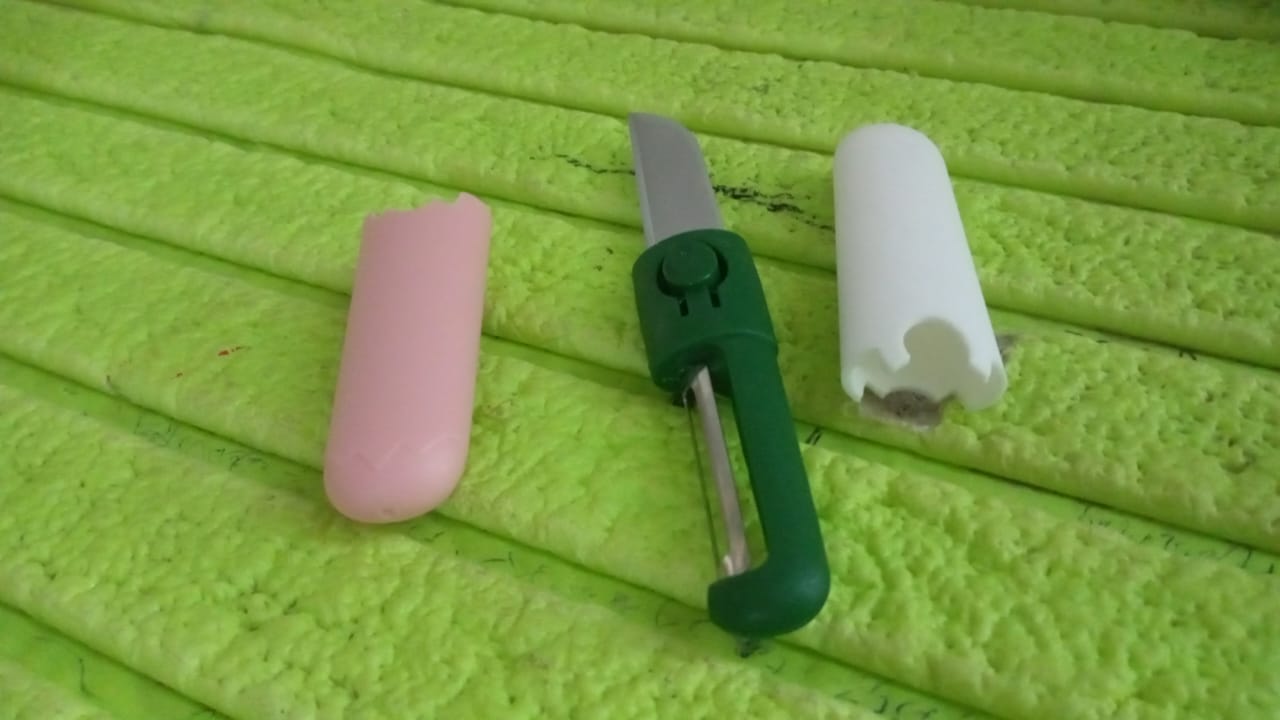 2 in 1 Knife, Multifunctional peeler Two in one fruit knife, fruit and vegetable cutting knife+sawtooth peeler, apple, carrot, potato, fruit slice antiskid - Springkart