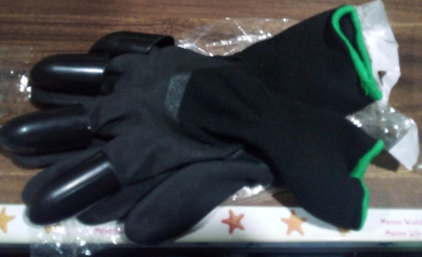 Garden Farming Gloves With Hand Fingertips & Plastic Claws (1 Pair) - Springkart