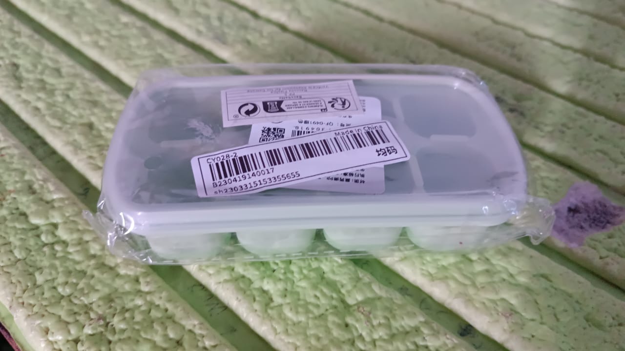 Ice Mold, 8 Grid Food Grade Portable Silicone Ice Tray (1 Pc / 14×7 Cm) - Springkart
