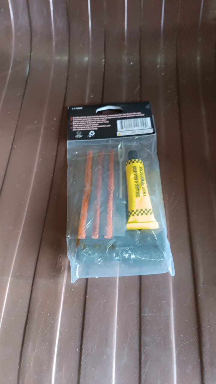 Tyre Puncture Repair Kit With 3 Seal Strips (5 Pcs Set) - Springkart