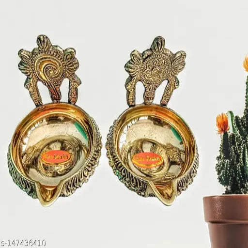 Brass Chanku Chakkara Diya , Dia 2.7 inches, Ht 3.2 inches, Wt 220gm - Springkart