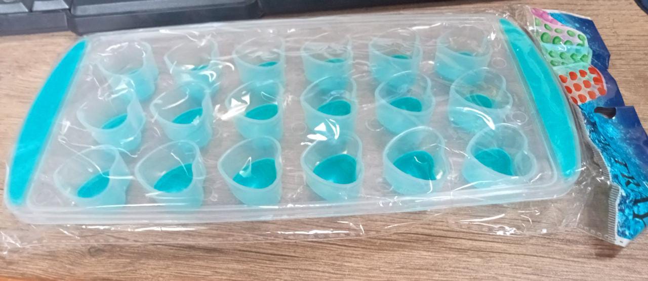 Easy Push Premium POP-UP ice Tray, With Flexible Silicon Bottom and Lid, Heart Shape 18 Cube Trays - Springkart 