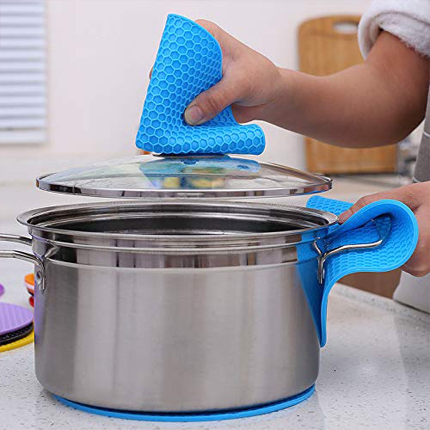 Mat, 4 Pc Silicon Hot Mat For Placing Hot Vessels And Utensils Over It Easily Without Having Any Visible Marks On Surfaces. - Springkart 
