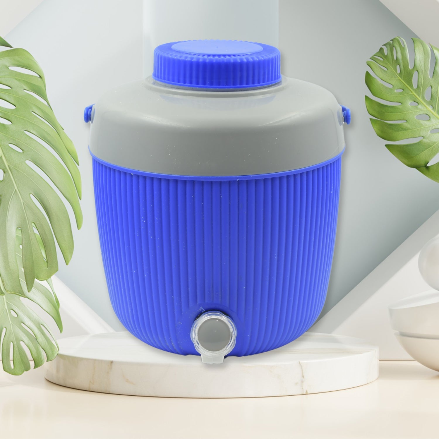 Insulated Water Jug, Insulated Plastic Water Jug with a Sturdy Handle, Water Jug Camper with Tap Plastic Insulated Water Storage Cool Water Storage for Home & Travelling (6000 ML) - Springkart 