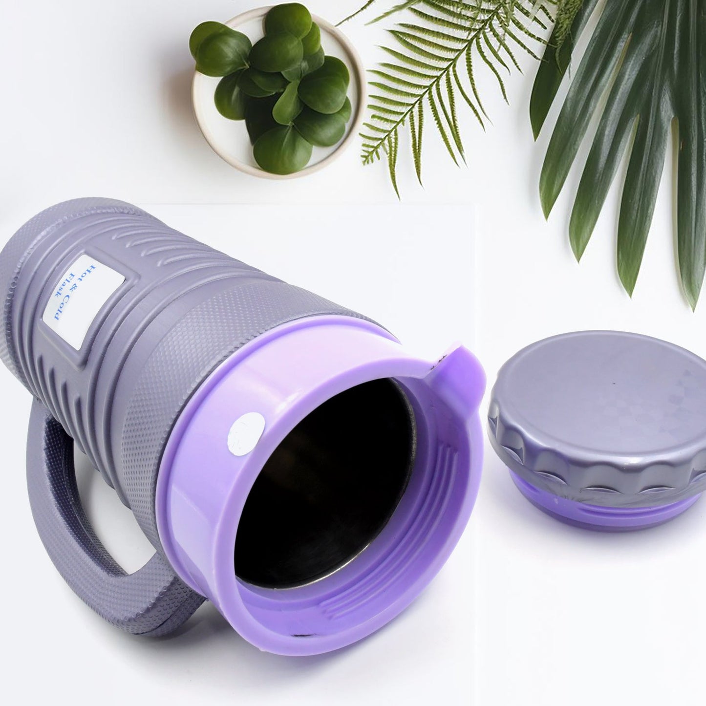 Stainless steel travel flask with leakproof design