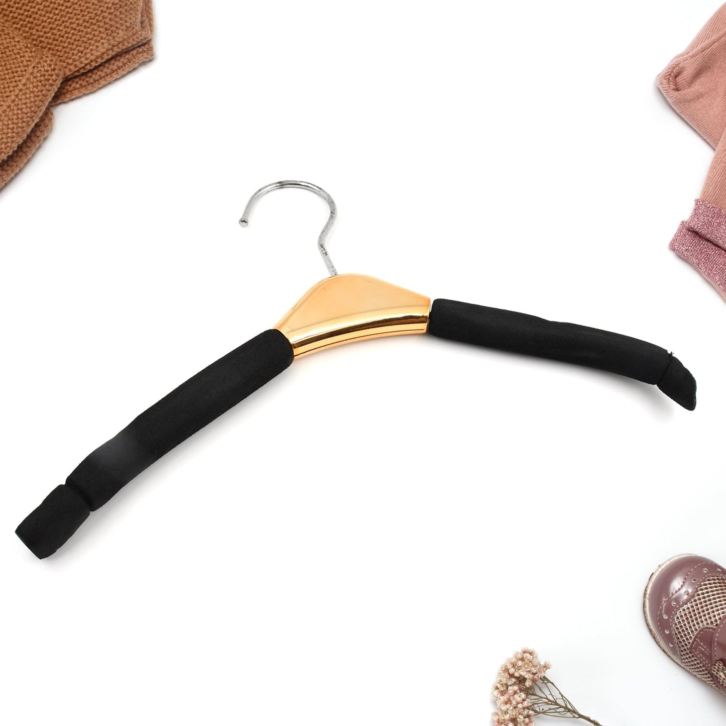 Solid Sponge Hanger Non-Slip Hanger Home No Trace Clothes Hanging Pants Clip Clothing Store Hangers, Clothes Hanger for Closet Wedding Dress Women, Men, Children Clothing (4 Pcs)