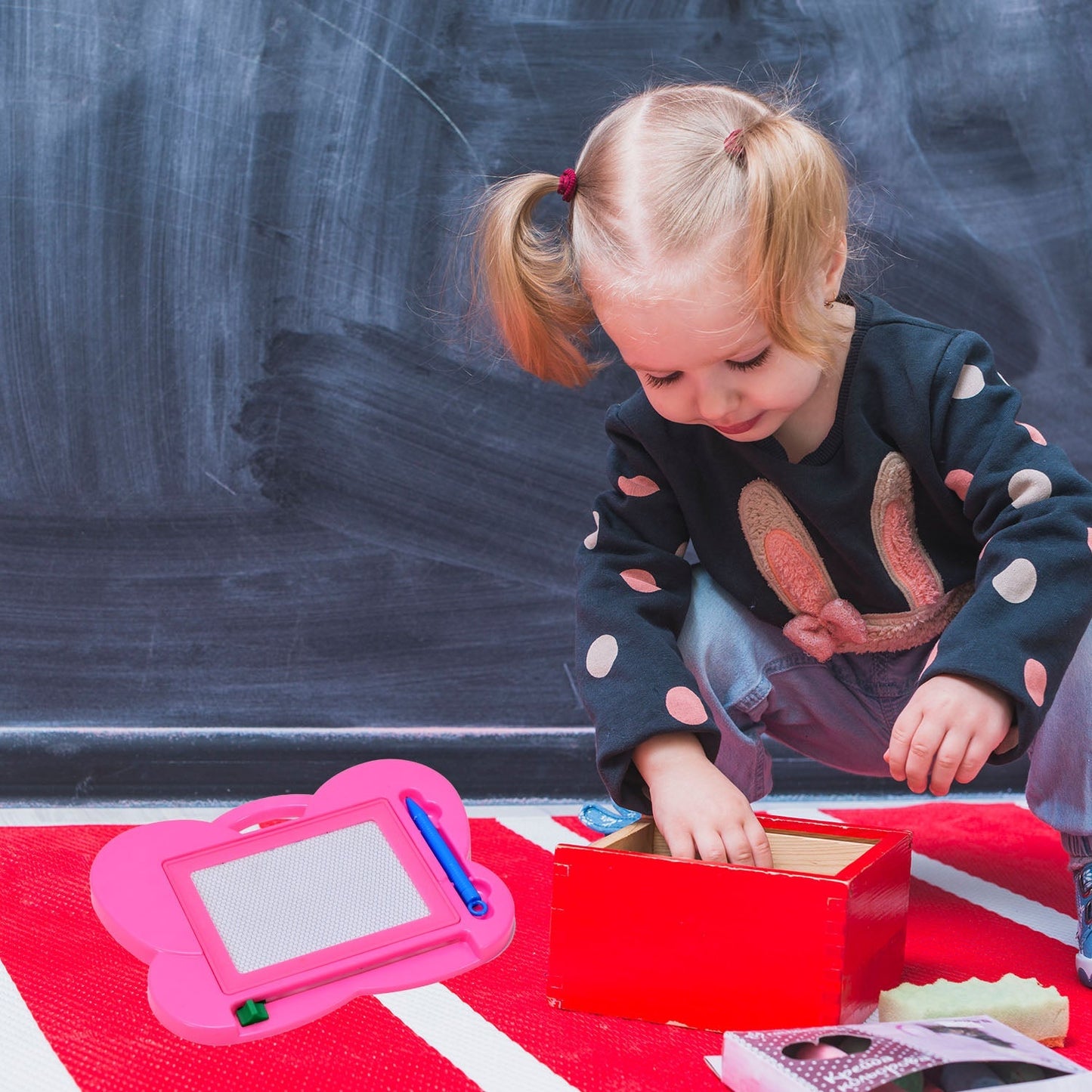 Magic Magnetic Drawing & Writing Slate Toy - Springkart 