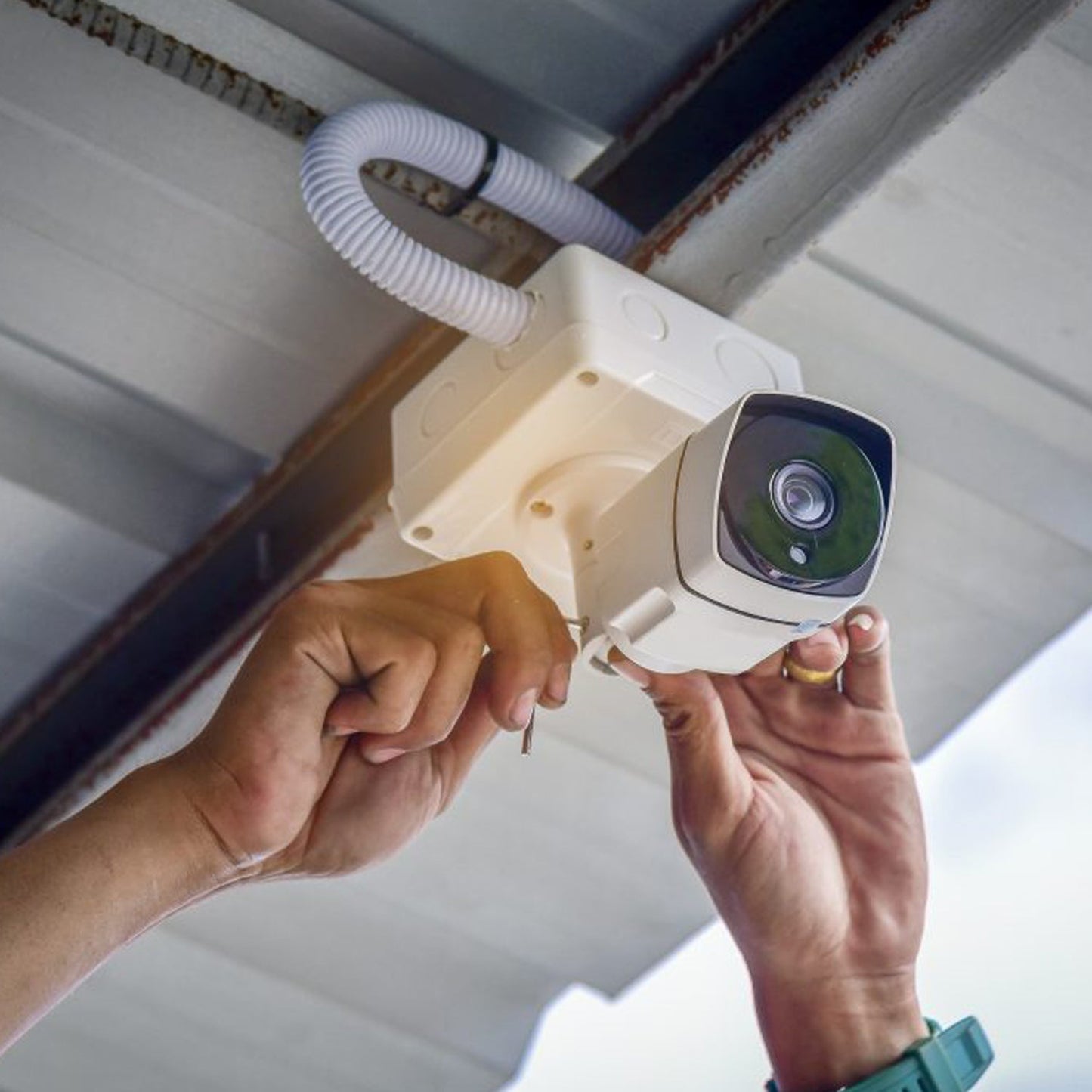Camera Mounting Box used for storing camera which helps it from being comes in contact with damages. - Springkart 