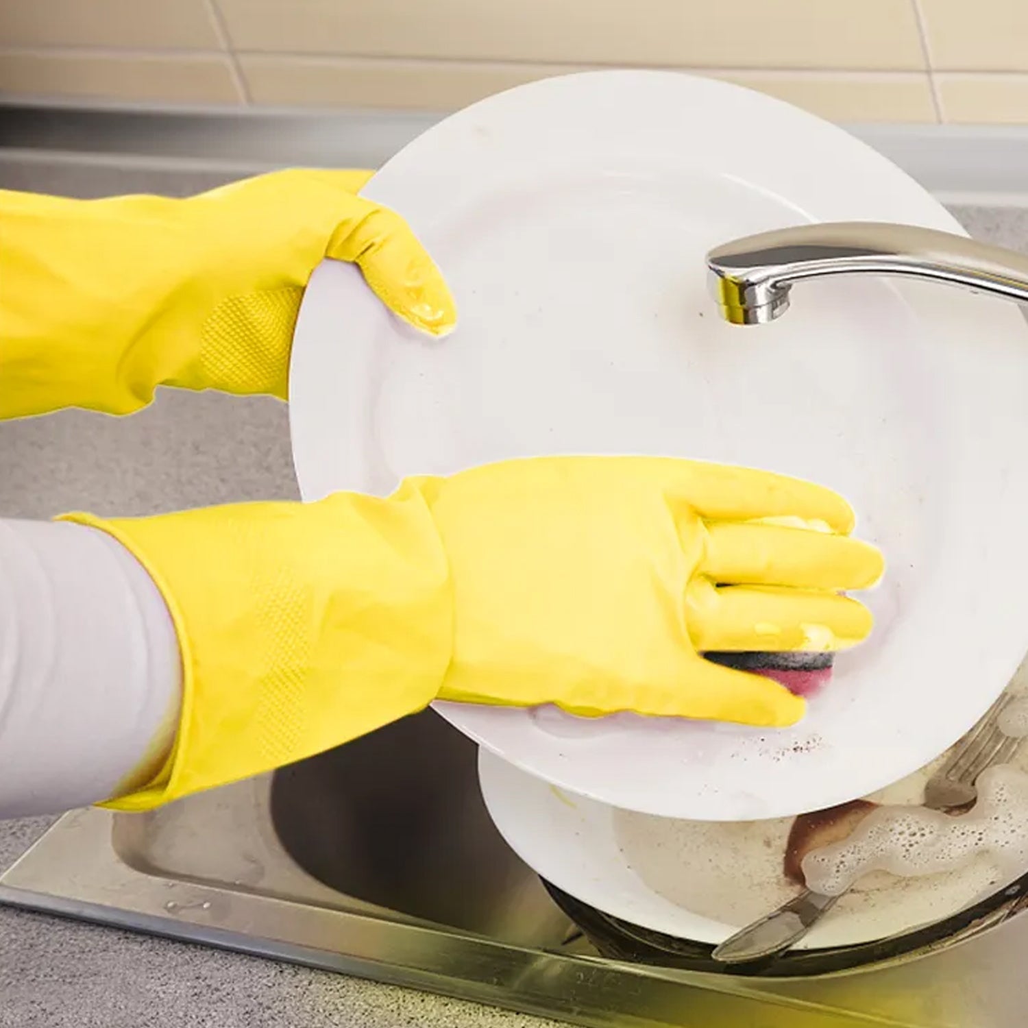 Comfortable cleaning gloves for kitchen, bath, and more