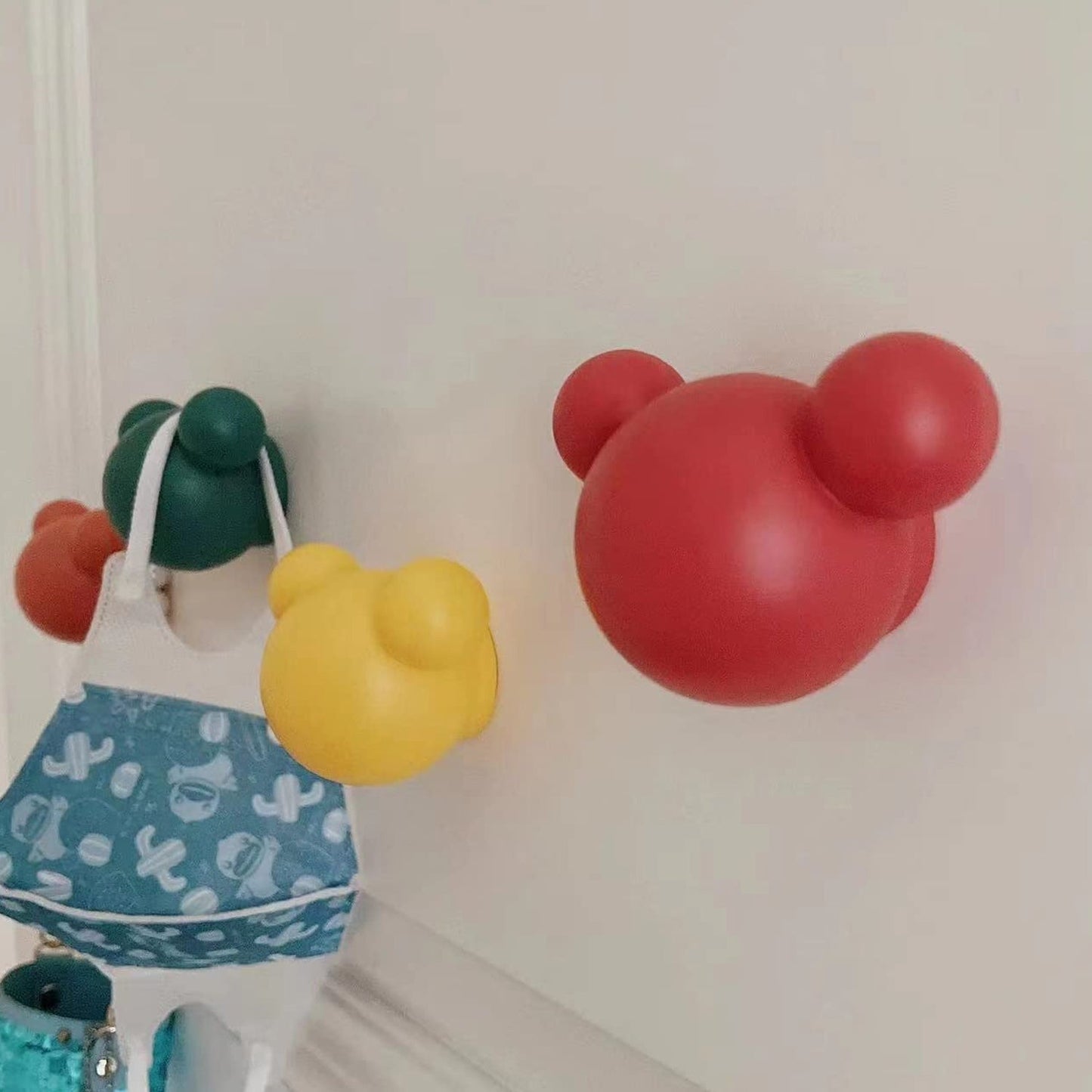 Bear Seamless Glue Hook Storage Kitchen, Children's Room, Bathroom (4pc). - Springkart 