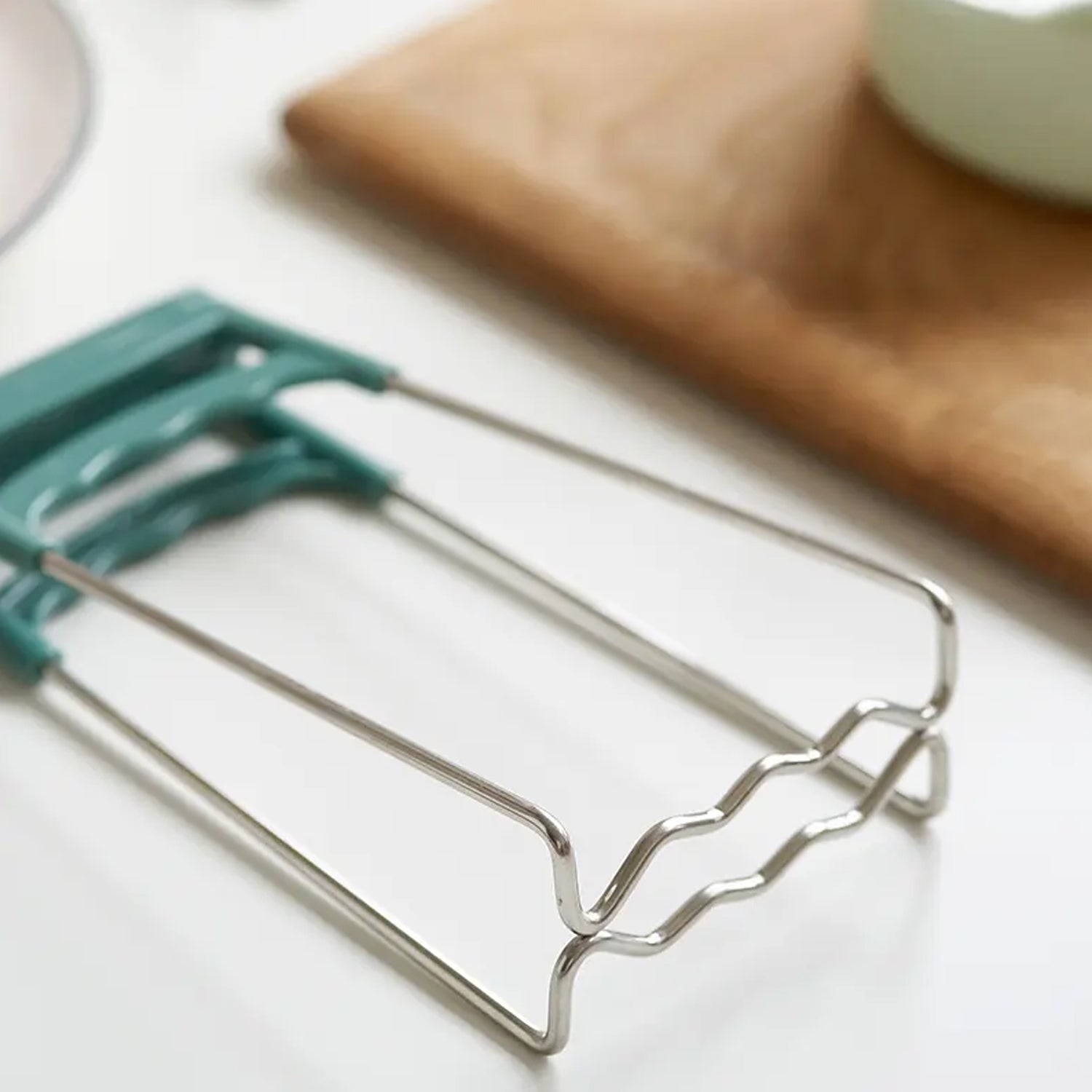 Kitchen Tongs, Bowls Clip Wear‑Resistant Bowls Plates Clip Lifter For Restaurants for Kitchen (1 Pc) - Springkart 