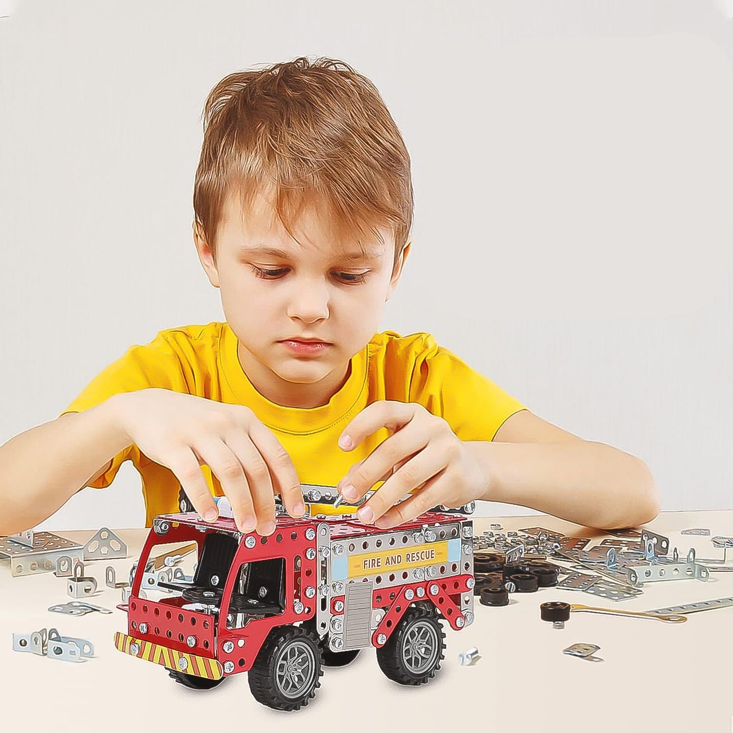 Metal DIY Fire Truck Building Blocks for Kids (Fire Truck / 292pcs of truck tool / 1 Set) - Springkart 